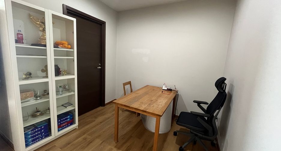 For sale 3 bedrooms condo in Watthana, Bangkok