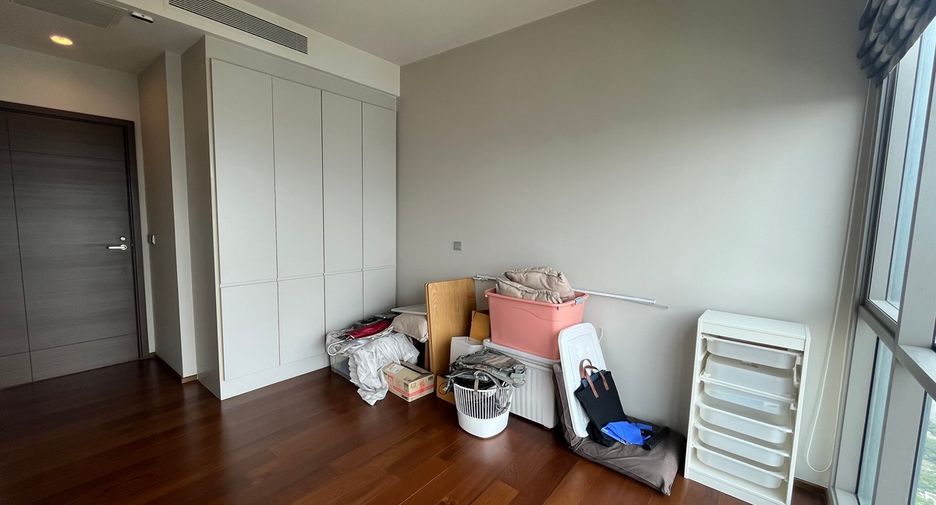For sale 3 bedrooms condo in Watthana, Bangkok