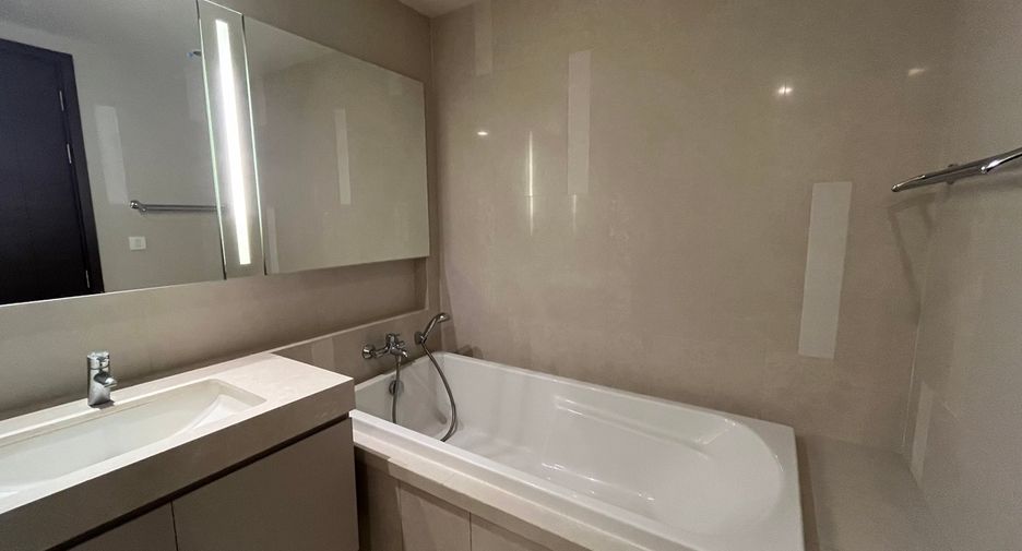 For sale 3 bedrooms condo in Watthana, Bangkok