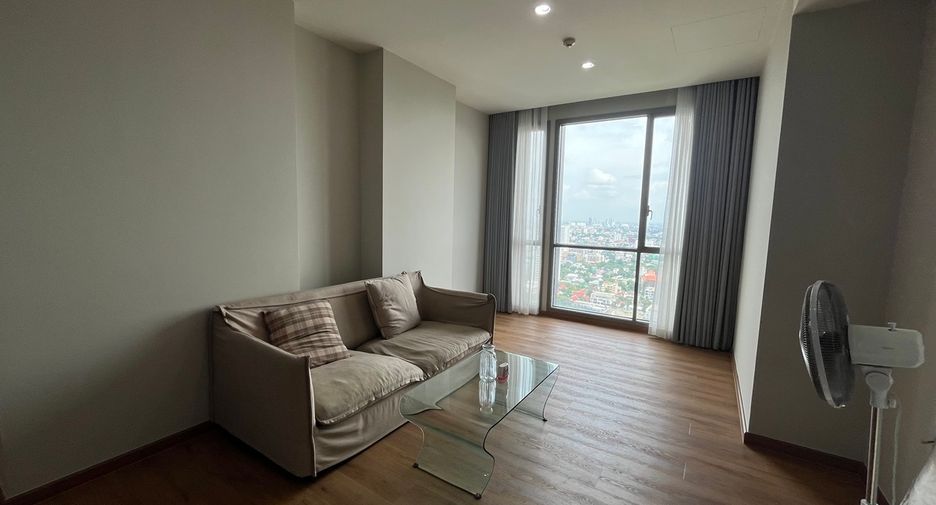 For sale 3 bedrooms condo in Watthana, Bangkok