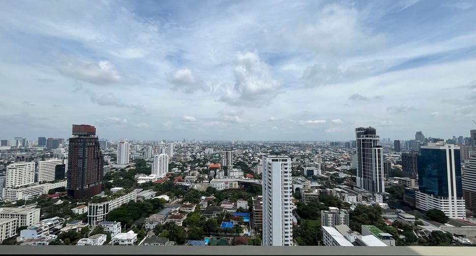 For sale 3 bedrooms condo in Watthana, Bangkok