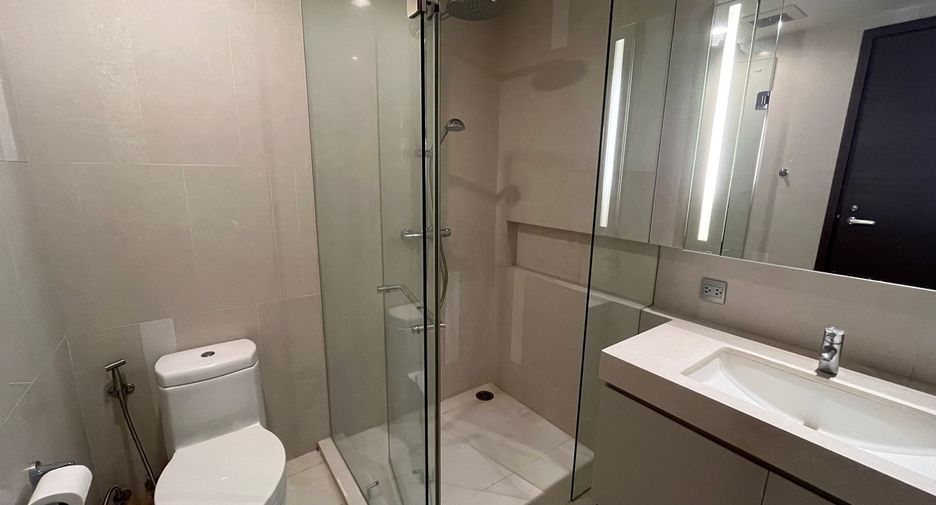 For sale 3 bedrooms condo in Watthana, Bangkok