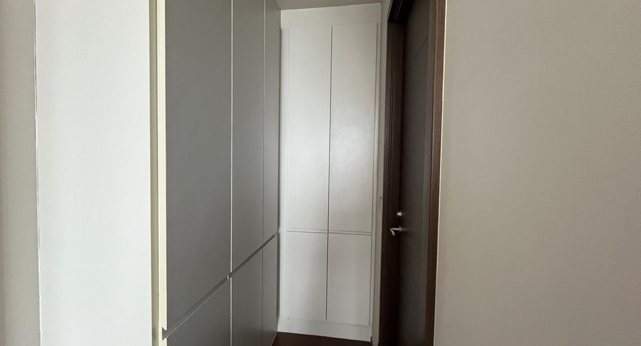 For sale 3 bedrooms condo in Watthana, Bangkok