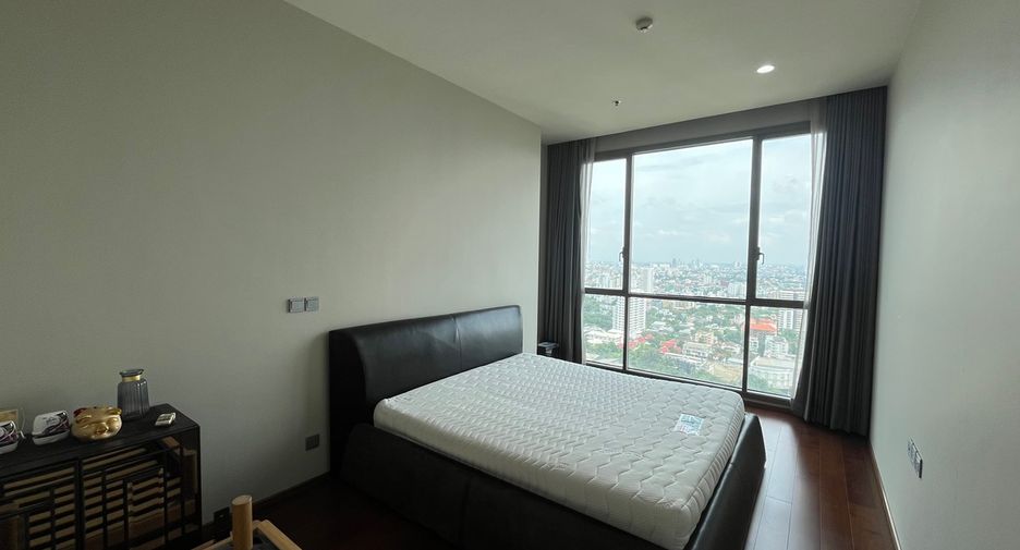 For sale 3 bedrooms condo in Watthana, Bangkok