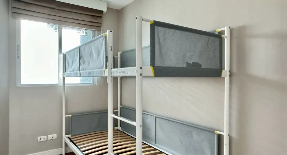 For rent 3 bed condo in Huai Khwang, Bangkok