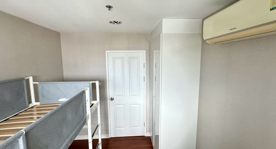 For rent 3 bed condo in Huai Khwang, Bangkok