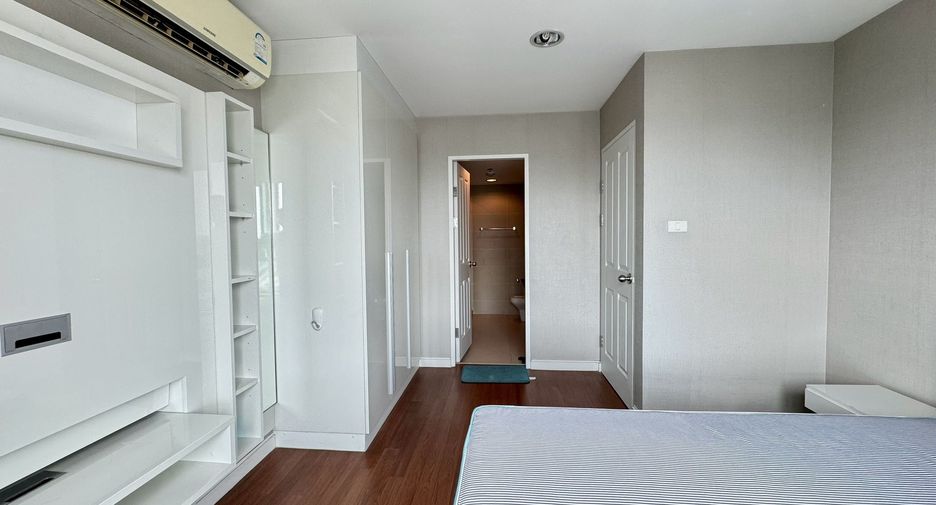 For rent 3 bed condo in Huai Khwang, Bangkok