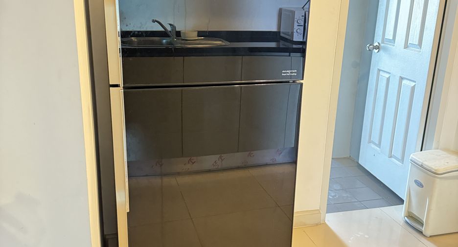 For rent 3 bed condo in Huai Khwang, Bangkok