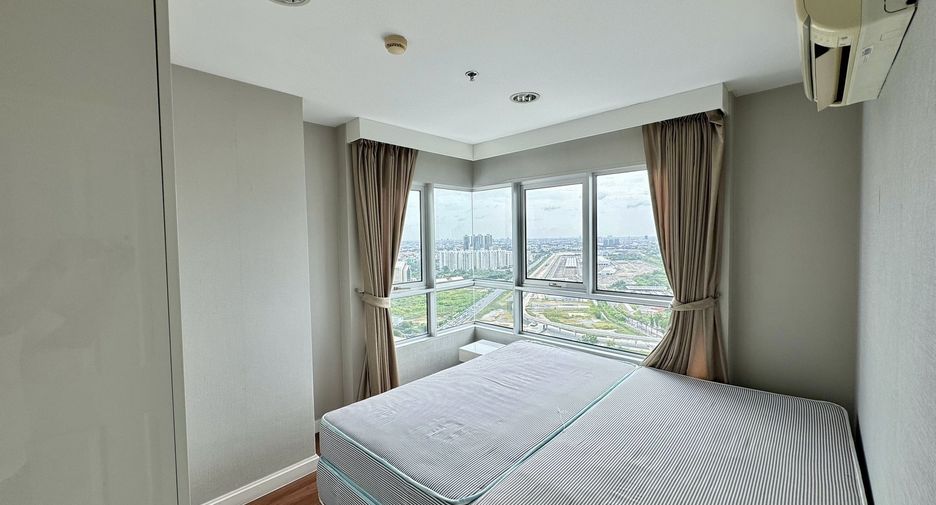 For rent 3 bed condo in Huai Khwang, Bangkok