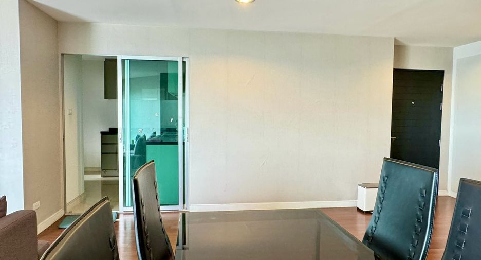For rent 3 bed condo in Huai Khwang, Bangkok