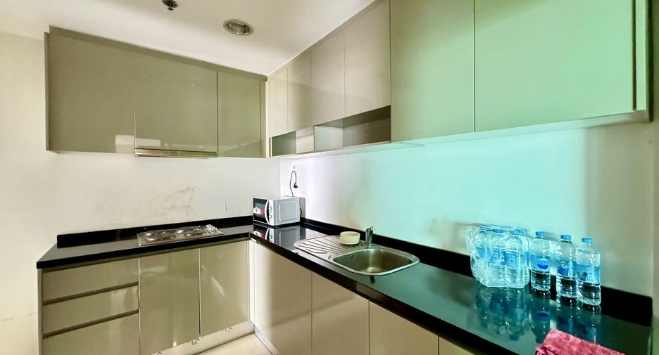 For rent 3 bed condo in Huai Khwang, Bangkok