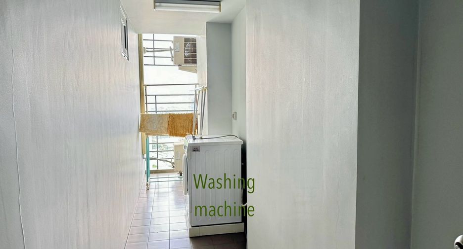 For rent 3 bed condo in Huai Khwang, Bangkok