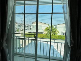 For sale 4 Beds townhouse in Lam Luk Ka, Pathum Thani