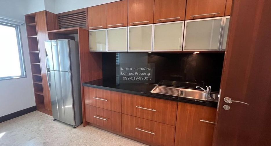 For rent 3 bedrooms condo in Pathum Wan, Bangkok