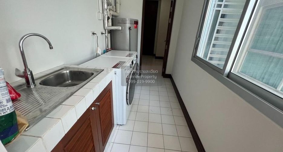 For rent 3 bedrooms condo in Pathum Wan, Bangkok