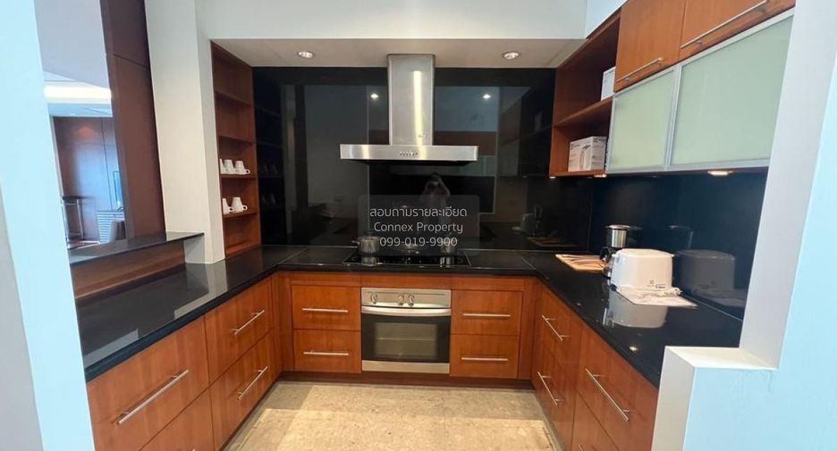 For rent 3 bedrooms condo in Pathum Wan, Bangkok