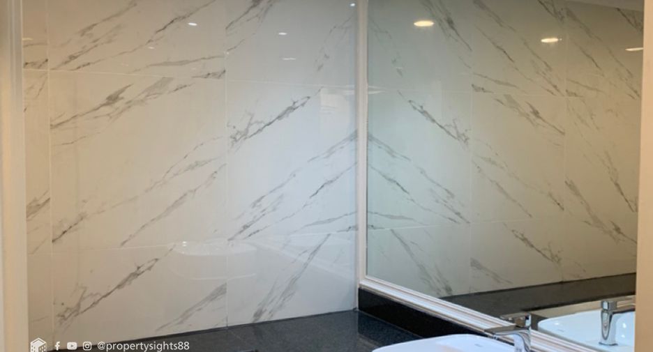 For rent 3 bed condo in Watthana, Bangkok