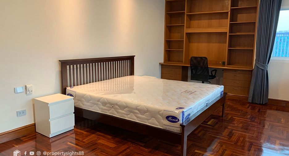 For rent 3 bed condo in Watthana, Bangkok