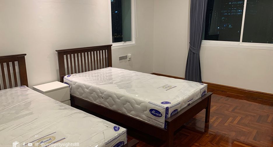For rent 3 bed condo in Watthana, Bangkok