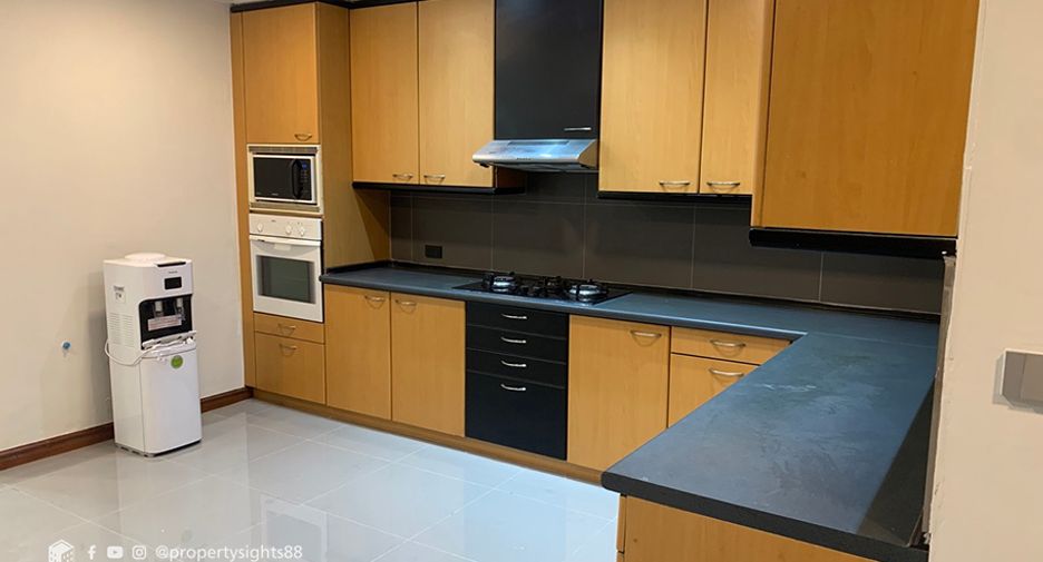 For rent 3 bed condo in Watthana, Bangkok