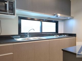 For rent そして for sale 5 Beds house in Khlong Toei, Bangkok