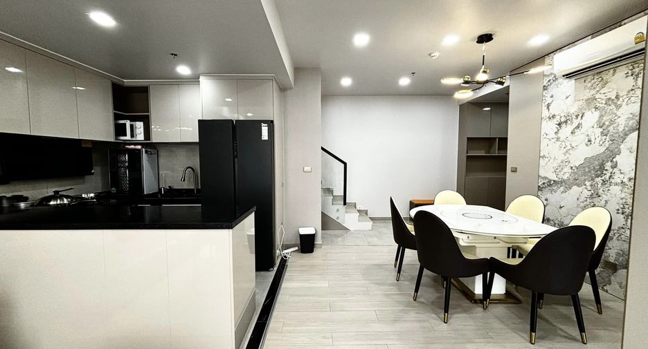 For rent 3 bed condo in Huai Khwang, Bangkok