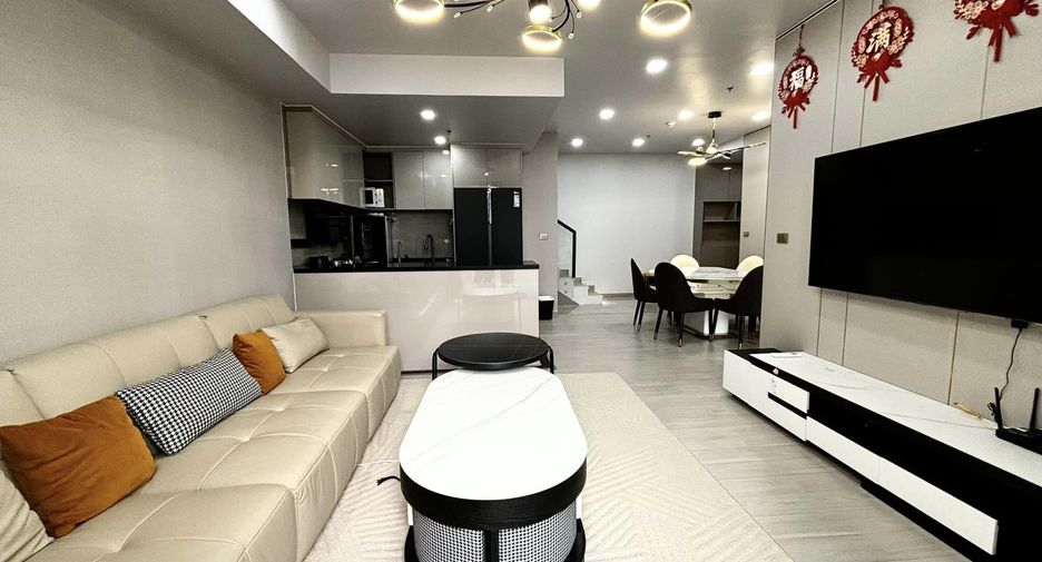For rent 3 bed condo in Huai Khwang, Bangkok