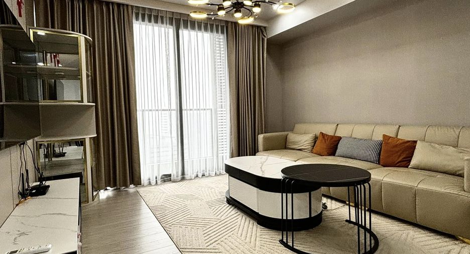 For rent 3 bed condo in Huai Khwang, Bangkok