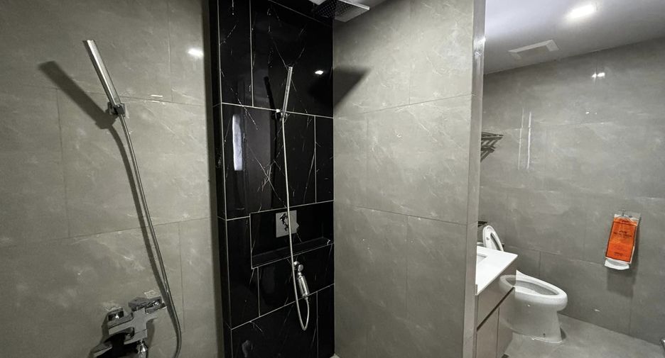 For rent 3 bed condo in Huai Khwang, Bangkok
