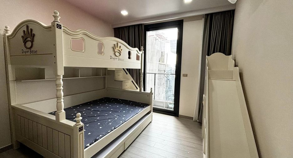 For rent 3 bed condo in Huai Khwang, Bangkok