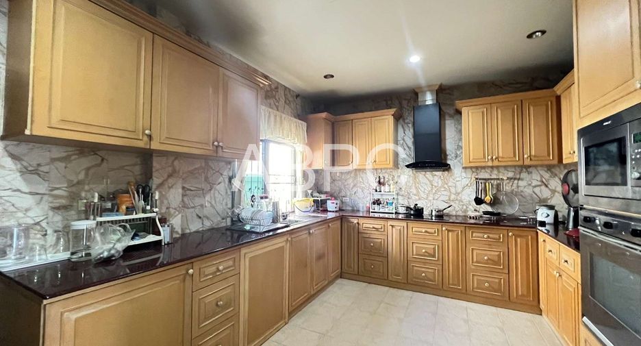 For sale 5 ベッドルーム house in East Pattaya, Pattaya