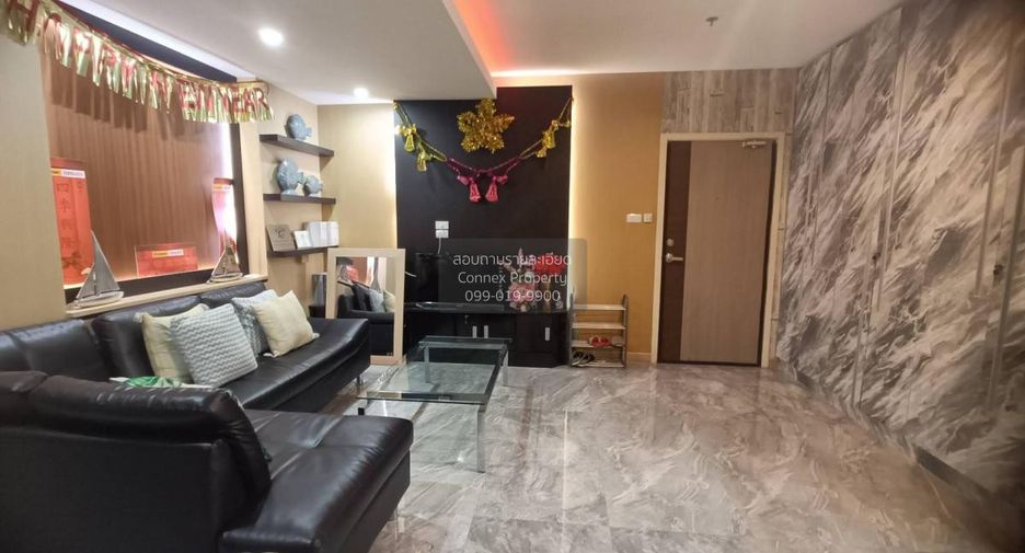 For rent 3 bedrooms condo in Thon Buri, Bangkok