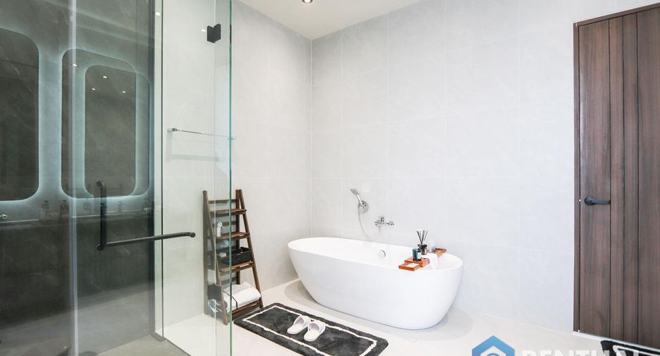 For sale 5 bedrooms villa in East Pattaya, Pattaya