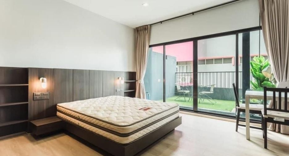 For rent studio condo in Khlong Toei, Bangkok