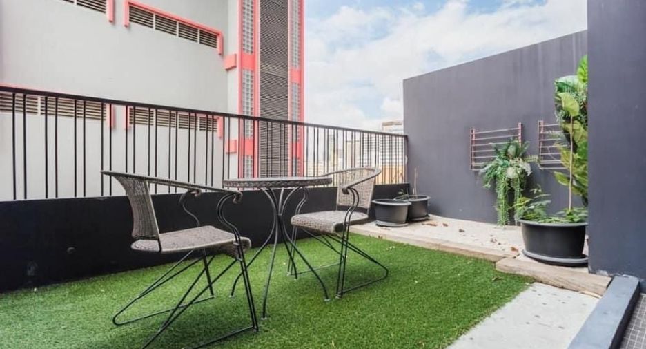 For rent studio condo in Khlong Toei, Bangkok