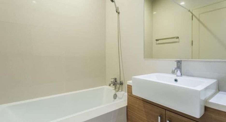 For rent studio condo in Khlong Toei, Bangkok