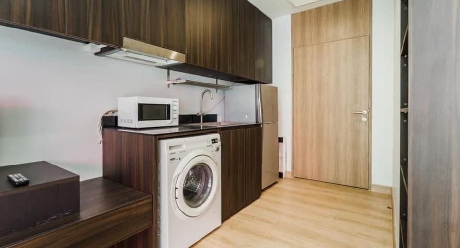 For rent studio condo in Khlong Toei, Bangkok