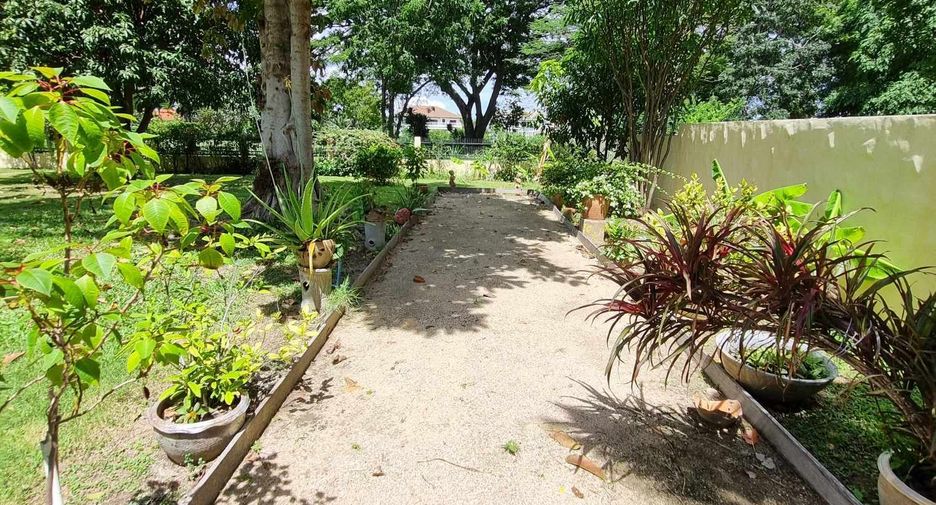 For sale 5 bed villa in Cha Am, Phetchaburi