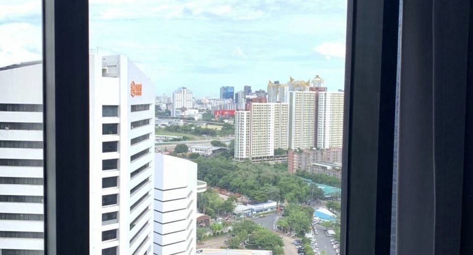 For rent 3 bed condo in Huai Khwang, Bangkok