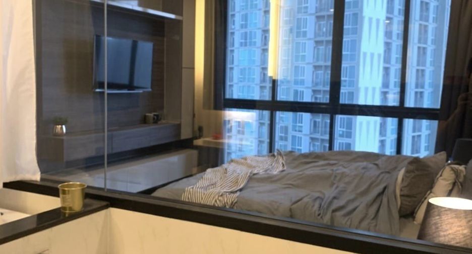 For rent 3 bed condo in Huai Khwang, Bangkok