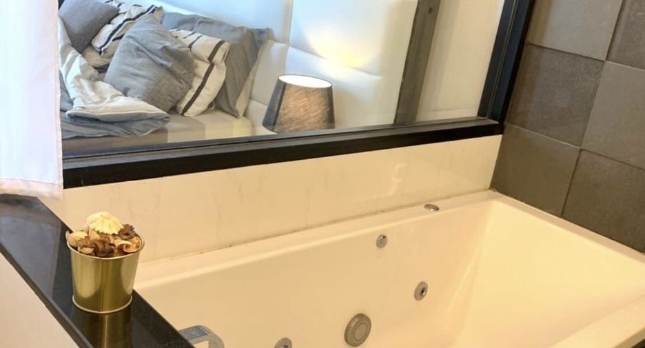 For rent 3 bed condo in Huai Khwang, Bangkok