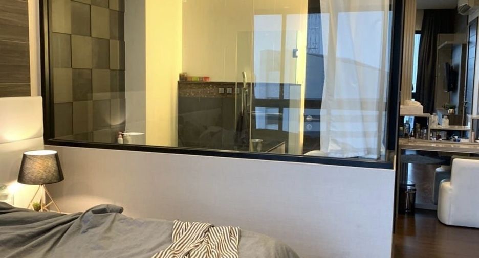 For rent 3 bed condo in Huai Khwang, Bangkok