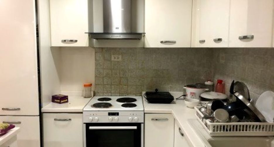 For sale 3 bedrooms condo in Khlong Toei, Bangkok
