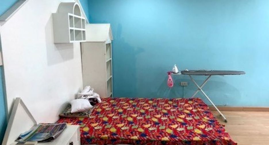 For sale 3 bedrooms condo in Khlong Toei, Bangkok