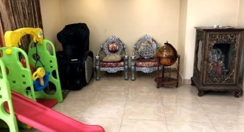 For sale 3 bedrooms condo in Khlong Toei, Bangkok