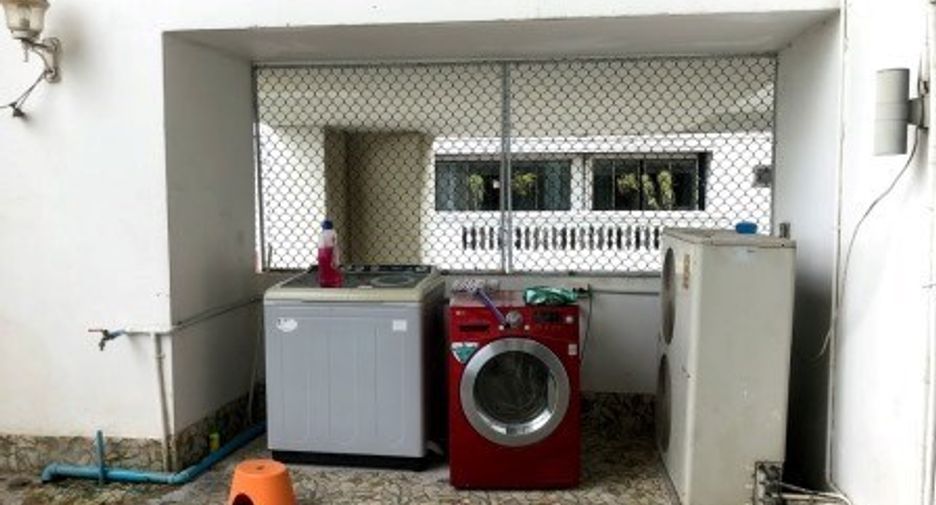 For sale 3 bedrooms condo in Khlong Toei, Bangkok
