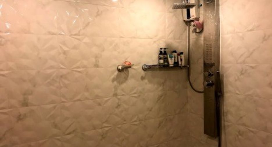 For sale 3 bedrooms condo in Khlong Toei, Bangkok