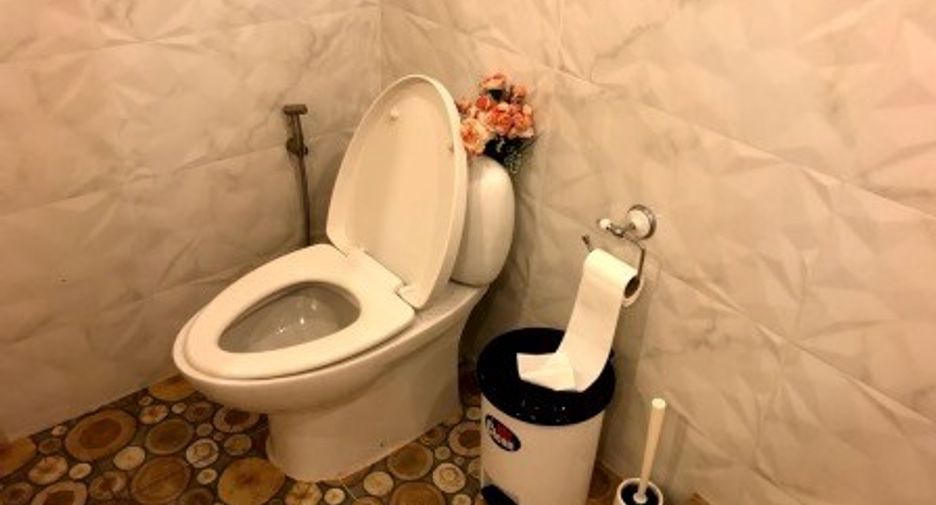 For sale 3 bedrooms condo in Khlong Toei, Bangkok