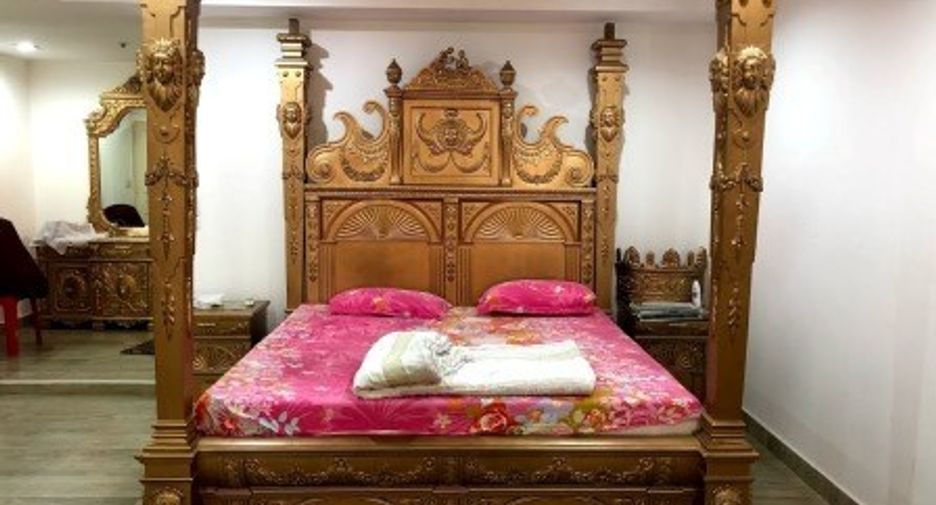 For sale 3 bedrooms condo in Khlong Toei, Bangkok