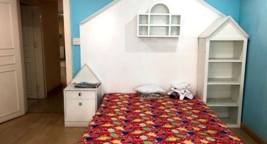 For sale 3 bedrooms condo in Khlong Toei, Bangkok